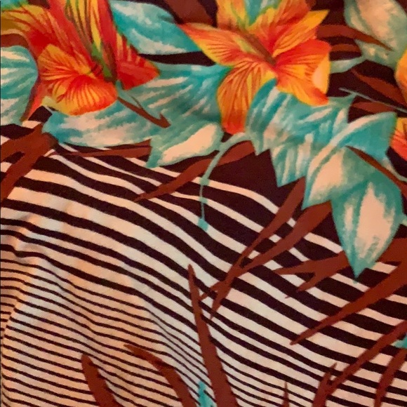 Tropical Romper/Jumpsuit Forever 21 🧡💛💙 - Picture 6 of 6